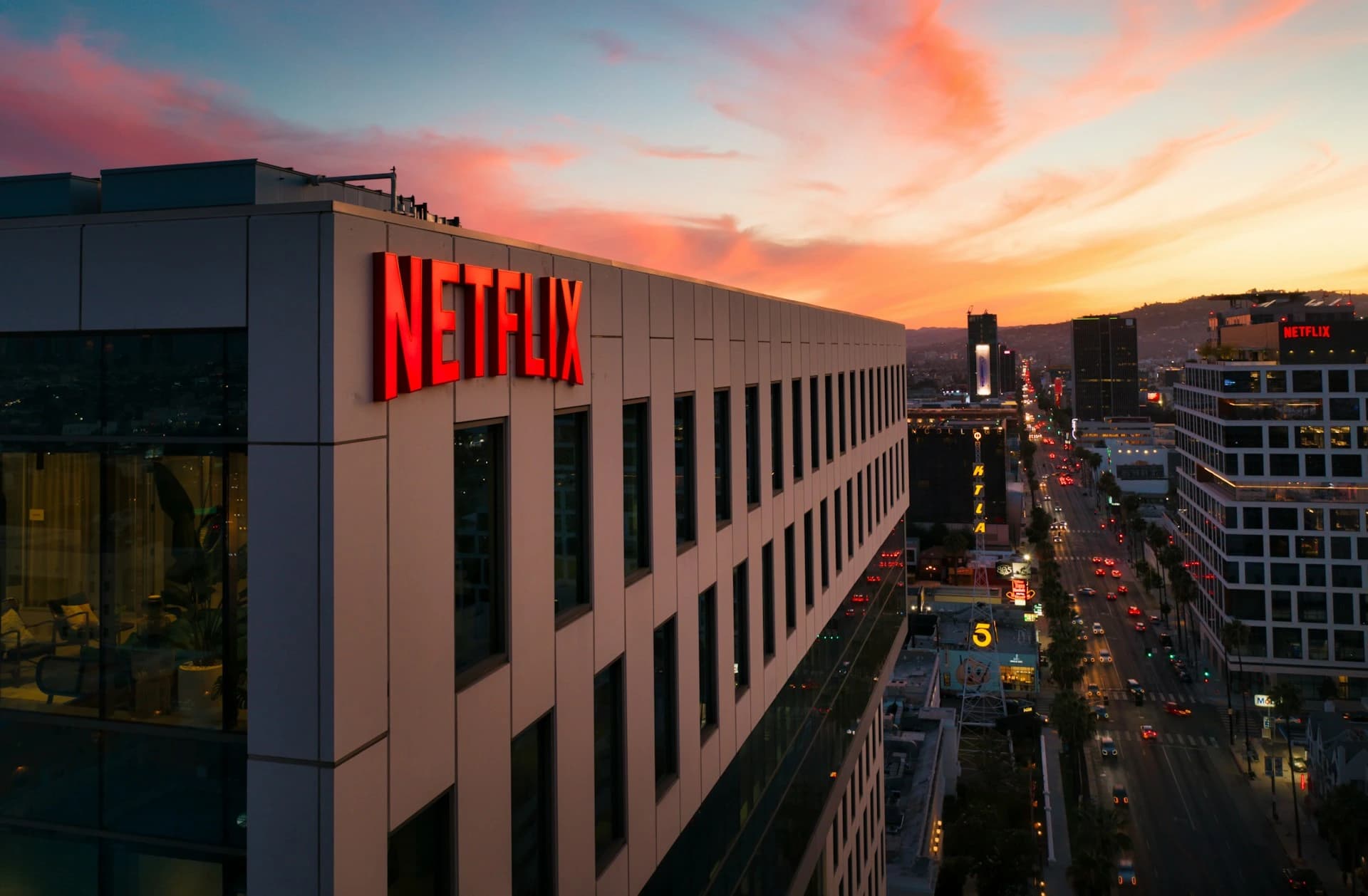Dari DVD ke Streaming: Transformasi Netflix yang Menginspirasi